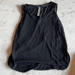 Mesh - Patterned Lorna Jane work out tank